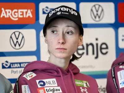 Nika Prevc02.12.2025 Novinarska konferenca mo&scaron;ke in ženske članske reprezentance Slovenije po vrnitvi s skandinavske turneje - smučarski skakalciFoto: Nik Erik Neubauer