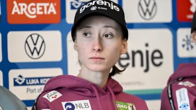 Nika Prevc02.12.2025 Novinarska konferenca moške in ženske članske reprezentance Slovenije po vrnitvi s skandinavske turneje - smučarski skakalciFoto: Nik Erik Neubauer