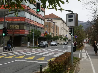 V Ljubljani že 31 lokacij za radarje: Večina jih podpira, pe&scaron;čica vandalizira