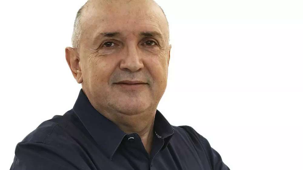 Darijan Ko&scaron;ir- Redakcija Dnevnik 2024 - portreti za komentarje in kolumne - kolumnisti - komentatorji &ndash; novinarji - portret //FOTO: Luka Cjuha / Foto: Luka Cjuha