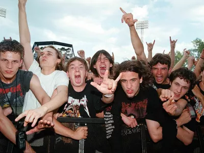 Mladi na koncertu Metallice leta 1999. / Foto: Matej Pov&scaron;e/dokumentacija