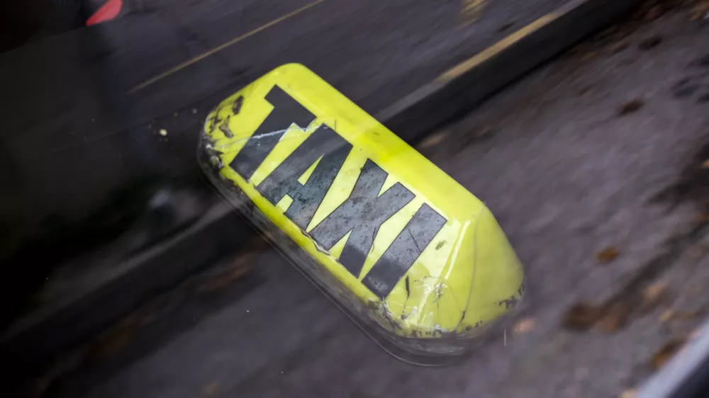 - 16.11.2019 - simbolična fotografija - taksi, taksi služba, taksisti, taxiFoto: Matjaž Ru&scaron;t
