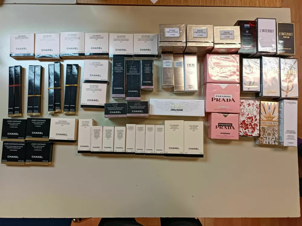 Predrzni tatovi so iz trgovin odnesli za &scaron;est tisoč evrov izdelkov. 