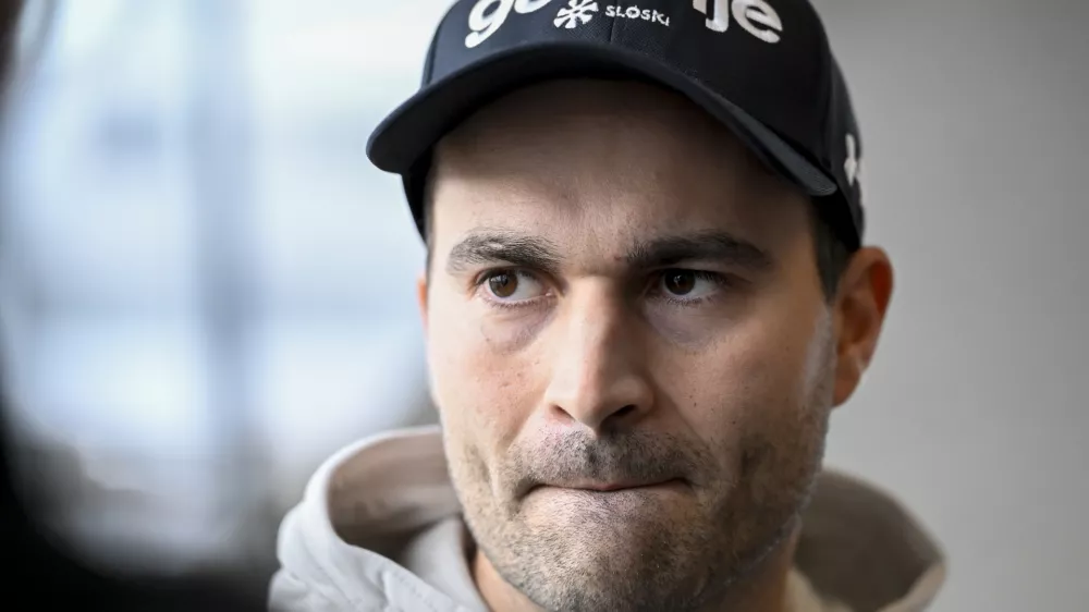 Robert Hrgota02.12.2025 Novinarska konferenca mo&scaron;ke in ženske članske reprezentance Slovenije po vrnitvi s skandinavske turneje - smučarski skakalciFoto: Nik Erik Neubauer