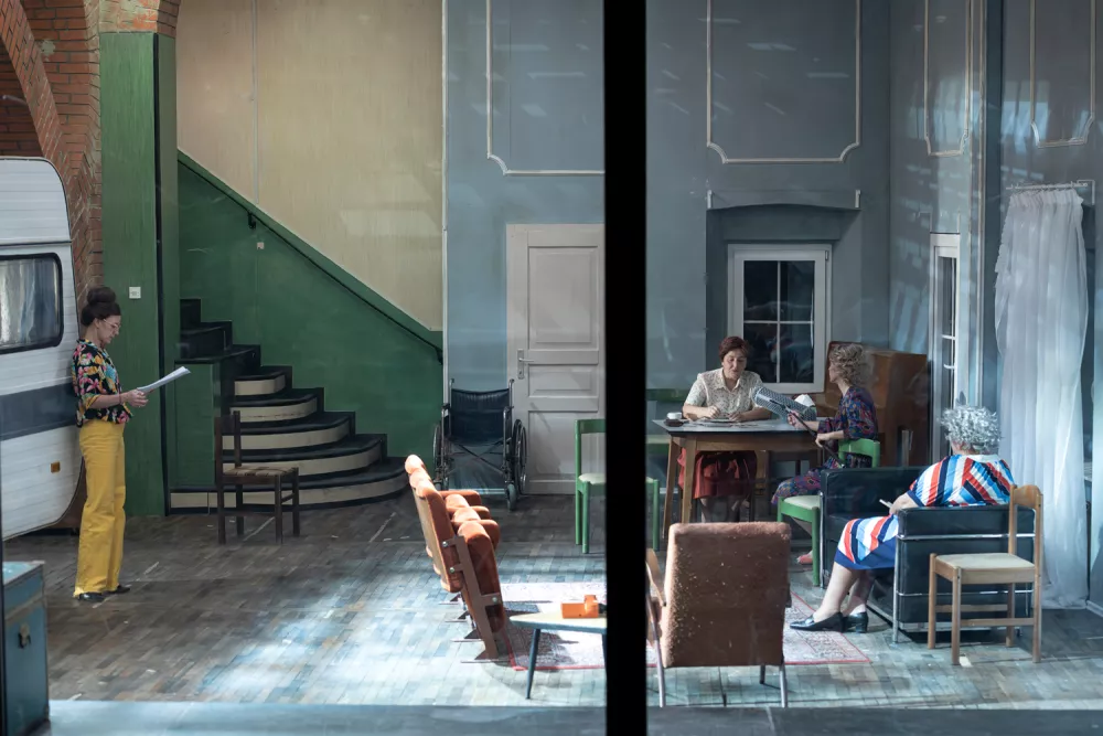 predstava 1982, režija Tomi Janežič, SNG Nova Gorica