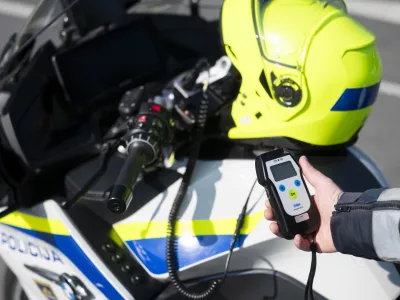 prometni nadzorpolicija - simbolična fotografijaprometna policijavarnost v prometupolicija na motorjihmotoristična policijaprehitri voznikiavtocestna policijaalkotestalkohol v prometu08.04.2025 Policijski nadzor, počivali&scaron;če PovodjeFOTO: Nik Erik Neubauer