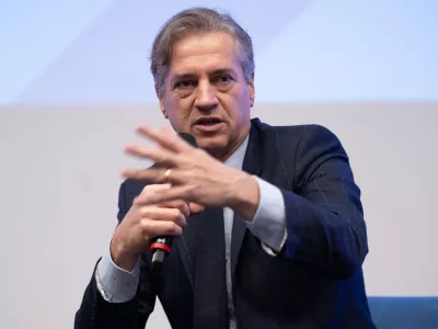 Ljubljana, Hotel Mons.Pogovor v organizaciji Gibanja Svoboda o procesih siritve EU, spremenjenih geopoliticnih okoliscinah ter vlogi liberalizma v Sloveniji in sirsem evropskem prostoru.Predsednik vlade Robert Golob.