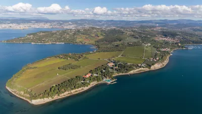 Ankaran, polotok med zalivoma Valdoltra in sv. Jernej, Krajinski park Debeli rtič, varovano območje, slovenska obala