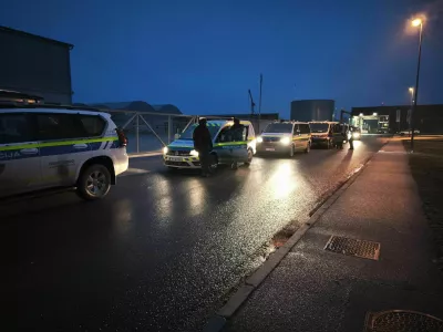 Policisti murskosobo&scaron;ke policijske uprave so po klicu občana izsledili in prijeli 40-letnega mo&scaron;kega, ki naj bi v četrtek na Hrva&scaron;kem umoril svakinjo, partnerko pa hudo ranil. 