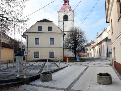 Spor o postavitvi Marijinega znamenja