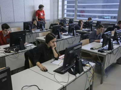 - 17.01.2015 - državno tekmovanje v računalni&scaron;kem razmi&scaron;ljanju in pismenosti Bober, na katerem se je pomerilo 400 najbolj&scaron;ih tekmovalcev in tekmovalk iz osnovnih in srednjih &scaron;ol - učenci - dijaki - računalni&scaron;tvo - &scaron;olstvo - izobraževanje  //FOTO: Jaka Gasar