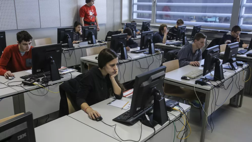 - 17.01.2015 - državno tekmovanje v računalni&scaron;kem razmi&scaron;ljanju in pismenosti Bober, na katerem se je pomerilo 400 najbolj&scaron;ih tekmovalcev in tekmovalk iz osnovnih in srednjih &scaron;ol - učenci - dijaki - računalni&scaron;tvo - &scaron;olstvo - izobraževanje  //FOTO: Jaka Gasar