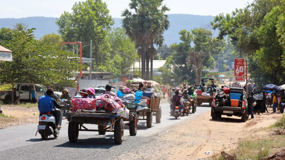 People flee amid clashes between Thailand and Cambodia along a disputed border area, in Oddar Meanchey Province, Cambodia, December 8, 2025. Agence Kampuchea Press/Handout via REUTERS  THIS IMAGE HAS BEEN SUPPLIED BY A THIRD PARTY. NO RESALES. NO ARCHIVES.