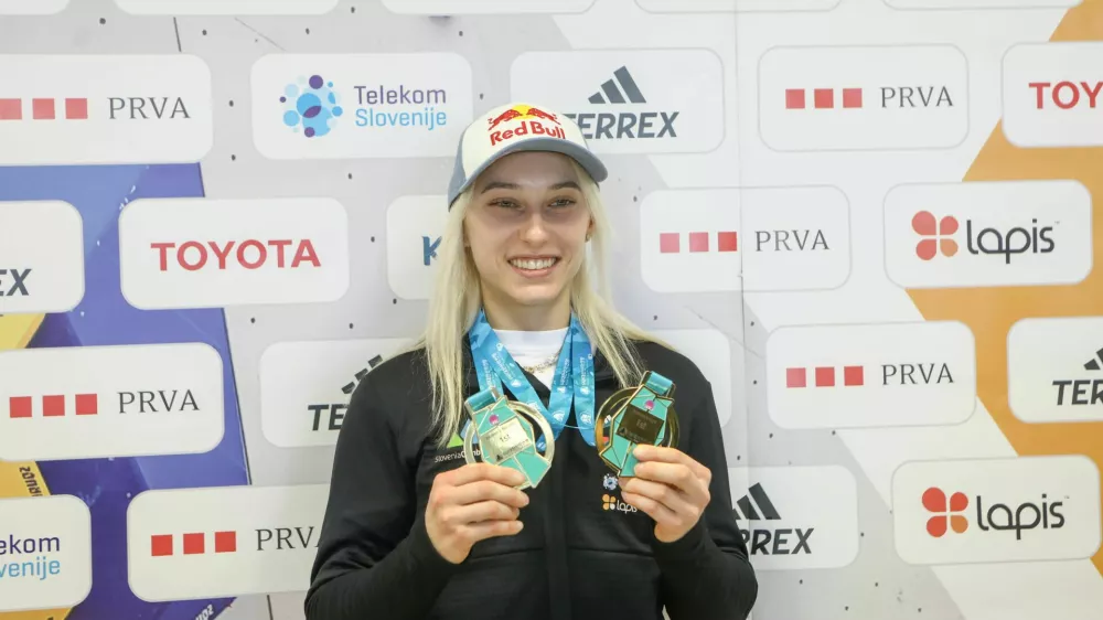 Po olimpijski kroni deveta in deseta zlata kolajna na SP
