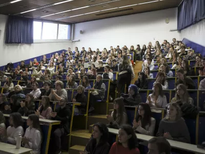 Generativna umetna inteligenca spreminja način učenja in poučevanja