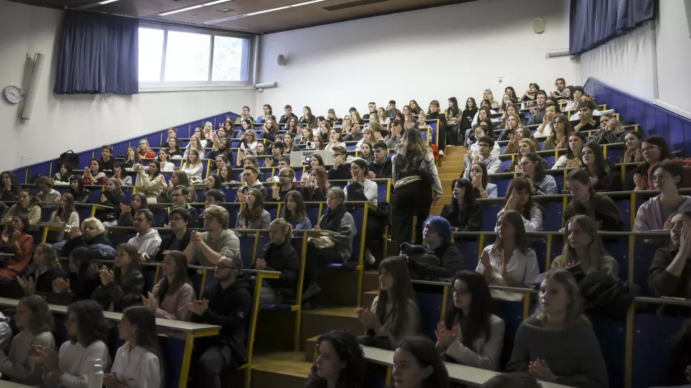 Generativna umetna inteligenca spreminja način učenja in poučevanja