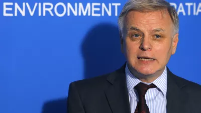 -Državni sekretar Zoran Kus. -Izjava za medije predsednika medresorske komisije za oblikovanje stališč RS do problematike plinskih terminalov v Tržaškem zalivu in njegovem priobalnem območju ter državnega sekretarja na ministrstvu za okolje in prostor Zorana Kusa. //FOTO: Jaka AdamičOPOMBA: ZA OBJAVO V ČASOPISU DNEVNIK