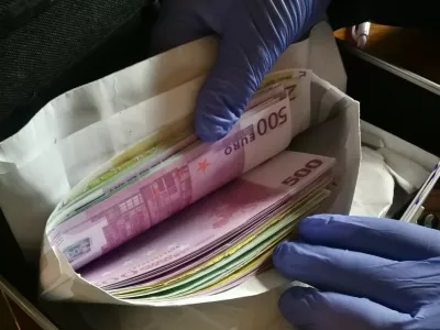 Zaseženi ponarejeni bankovci. F PP Kr&scaron;ko