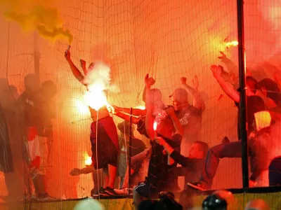 - izgredi - mariborski navija?i Viole- nogomet - Maribor: Olimpija, 1. SNL, 34. krog:- Nogometa?i Maribora so premagali ljubljansko Olimpijo s 3:2//FOTO: Toma? Skale