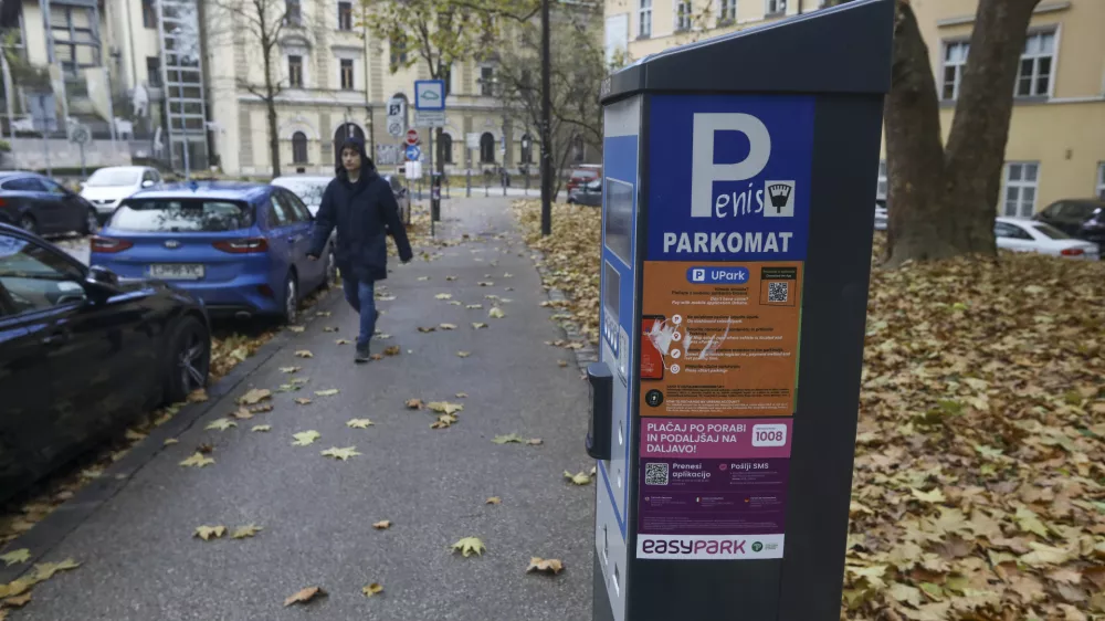 25.11.2024 - Parkomat - parkiranje - bala cona - plačljivo parkirno mestoFOTO: LUK A CJUHA