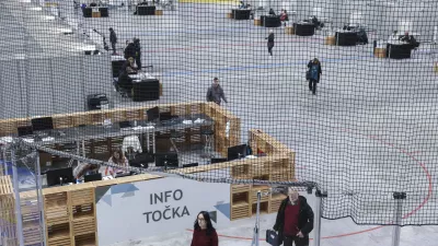 - 07.05. 2025 - predčasne volitve - referendum - voli&scaron;če Omnia//FOTO: Jaka Gasar