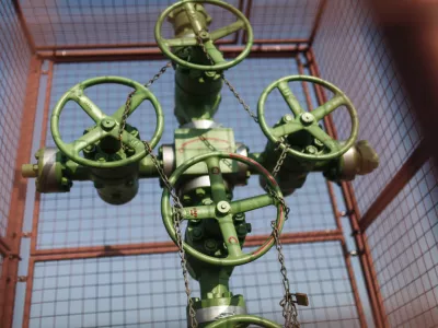 - naftno-plinsko polje Peti&scaron;ovci pri Lendavi - vrtine - črpali&scaron;če - pridobivanje plina - fracking  - 23.03.2015 Pomurje/Lendava - britanska družba za raziskovanje nafte in plina, Ascent Resources, ki v okolici Lendave že več let raziskuje nahajali&scaron;ča plina,///FOTO: Luka CjuhaOPOMBA: ZA OBJAVO V PRILOGI &ndash; DNEVNIKOV OBJEKTIV - REPORTAŽA 2015