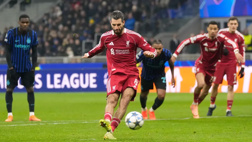 Liverpool's Dominik Szoboszlai scores his side's first goal from a penalty shot during a Champions League, league phase, soccer match between Inter Milan and Liverpool in Milan, Italy, Tuesday, Dec.9, 2025. (AP Photo/Luca Bruno)