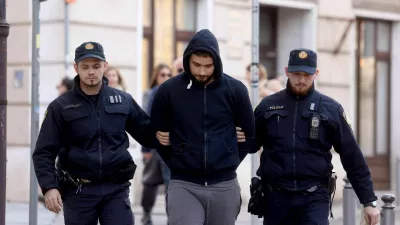 Fran Brnelić je osumljen, da je decembra 2025 v stanovanju na Reki umoril svoje 22-letno dekle Romino. 