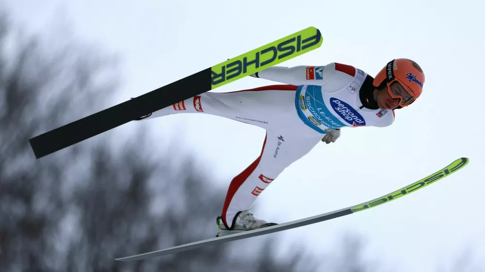 Ski Jumping - Four Hills Tournament - Bischofshofen, Austria - January 6, 2025 Austria's Stefan Kraft in action REUTERS/Lisi Niesner