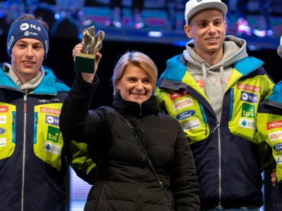 - Alenka Dovžan je na 58. Pokalu Vitranc uradno postala članica Hrama &scaron;portnih junakov.- 09.03.2019 - 58. pokal Vitranc 2019 v Kranjski Gori, FIS Svetovni pokal v alpskem smučanju za mo&scaron;ke &ndash; žreb za slalom //FOTO: Matjaž Ru&scaron;t