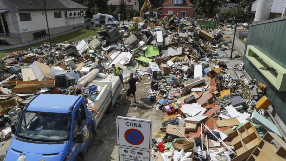Razblinjena Kumerjeva napoved nižjih cen izvoza odpadkov