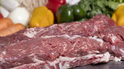 Ma&scaron;čoba daje govejemu mesu, če ga znamo pripraviti, pravi okus. In to niti ni najdražji kos mesa! / Foto: Istock