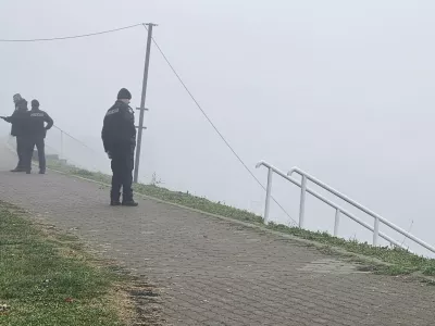 11.12.2025. Slavonski Brod - Prevrnuo se čamac u Savi u Slavonskom Brodu u četvrtak rano ujutro, policija je iz hladne rijeke izvukla vi&scaron;e od deset ljudi, Photo: Zeljka Gavranovic/PlusPortal/PIXSELLSava, Slavonski brod, migranti, hrva&scaron;ka policija, reka Sava,