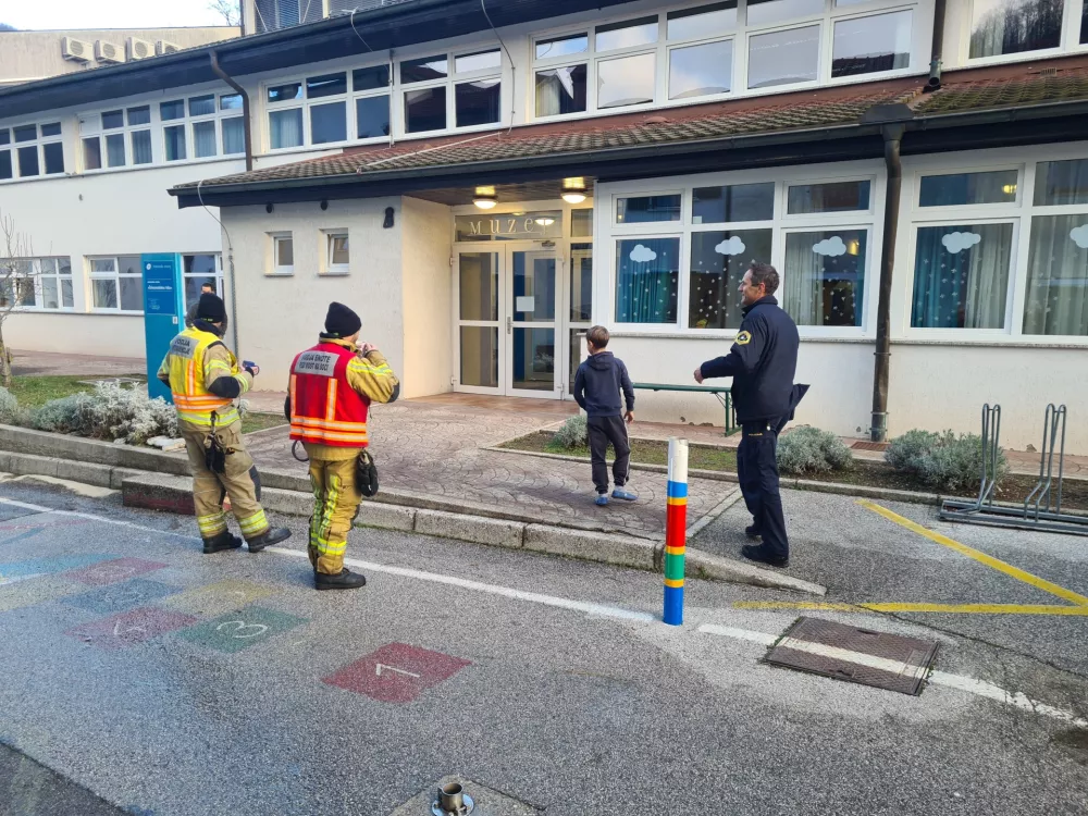 Most na Soci, Osnovna sola Dusana Muniha Most na Soci.Ponoci je zagorelo v telovadnici Osnovne sole Dusana Muniha Most na Soci, pri cemer je pogorelo skorajda celotno ostresje telovadnice.