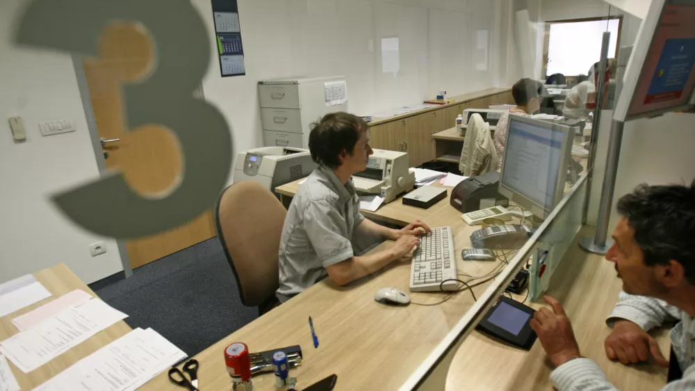 - Upravna enota Ljubljana -Tobačna ulica 5 - javna uprava//FOTO: Matej Pov&scaron;e