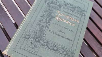 &Scaron;esto izdajo Slovenske kuharice Magdalene Pleiweis je izpopolnila Felicita Kalin&scaron;ek, &scaron;olska sestra in učiteljica na tedanji Gospodinjski &scaron;oli &ndash;&nbsp;in nastala je kultna kuharska knjiga. / Foto: Katja Gle&scaron;čič