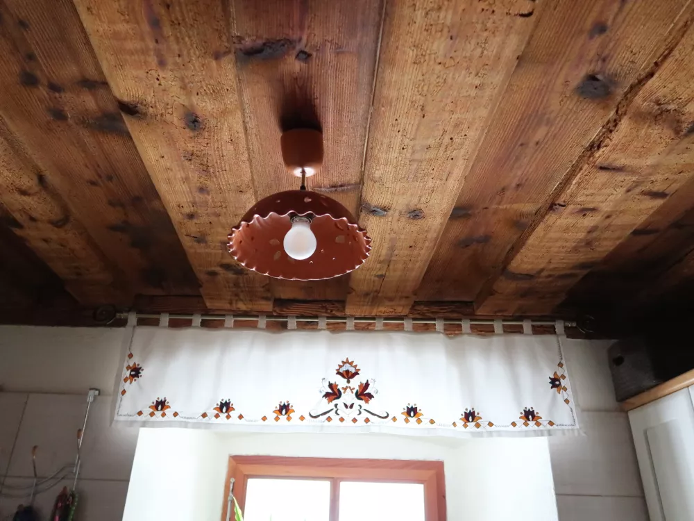 Vrbanova domačija, Brode v Poljanski dolini, lastnica Slavica Peternel, nagrada &Scaron;ole prenove za obnovo, spomenik lokalnega pomena / Foto: Nata&scaron;a Bucik Ozebek