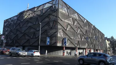 Parkirna hi&scaron;a &Scaron;entpeter (&Scaron;arabon)&nbsp;v Ljubljani. / Foto: Luka Cjuha