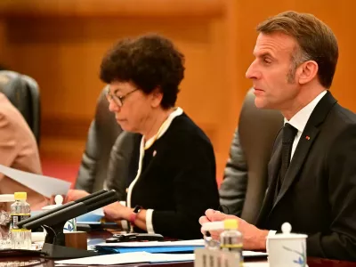 Monique Barbut, Ministre de la Transition &eacute;cologique, de la Biodiversit&eacute; et des N&eacute;gociations internationales sur le climat et la nature, le pr&eacute;sident Emmanuel Macron - Entretien bilat&eacute;ral du Pr&eacute;sident de la R&eacute;publique fran&ccedil;aise E.Macron avec son homologue chinois X.Jinping au Grand Palais du Peuple &agrave; P&eacute;kin, le 4 d&eacute;cembre 2025. Le chef de l'Etat et la premi&egrave;re dame B.Macron, accompagn&eacute;s de six ministres et de 35 grand patrons d'entreprises fran&ccedil;aises, sont en visite officielle en Chine du 3 au 5 d&eacute;cembre 2025. Ce d&eacute;placement permettra d'approfondir la relation franco-chinoise en mati&egrave;re &eacute;conomique, commerciale, culturelle et &eacute;ducative. A cette occasion seront abord&eacute;s les grands enjeux du partenariat strat&eacute;gique entre la France et la Chine, mais aussi plusieurs grands dossiers internationaux et le n&eacute;cessaire r&eacute;&eacute;quilibrage des relations &eacute;conomiques. Christian Liewig / Bestimage Bilateral meeting between French President Emmanuel Macron and his Chinese counterpart Xi Jinping at the Great Hall of the People in Beijing, December 4, 2025. The President and First Lady Brigitte Macron, accompanied by six ministers and 35 leading French business executives, are on an official visit to China from December 3 to 5, 2025. This trip will provide an opportunity to strengthen Franco-Chinese relations in economic, trade, cultural, and educational matters. Discussions will focus on key issues in the strategic partnership between France and China, as well as several major international matters and the necessary rebalancing of economic relations.,Image: 1056520055, License: Rights-managed, Restrictions:, Model Release: no