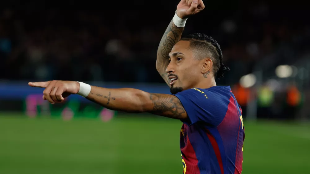 Barcelona's Raphinha celebrates after scoring during a La Liga soccer match between Barcelona and Osasuna in Barcelona, Spain, Saturday, Dec. 13, 2025. AP Photo/Joan Monfort)