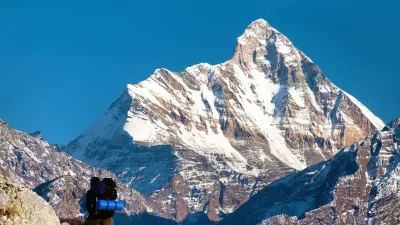 Nanda Devi. Kak&scaron;nih sto metrov pod vrhom so izgubili napravo. / Foto: Istock