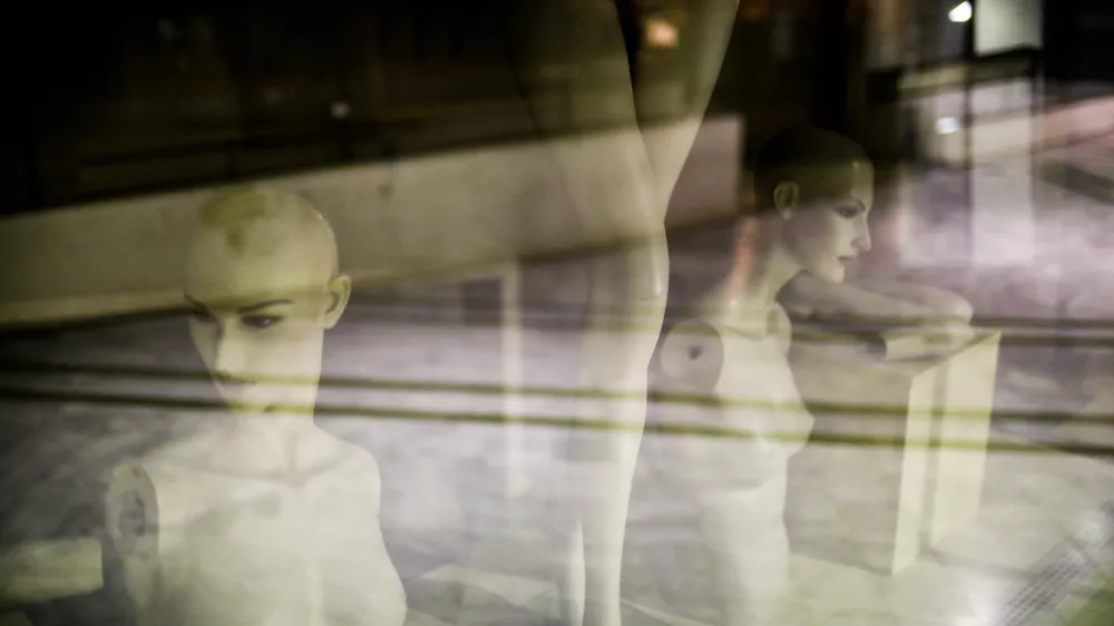 Kljub pritiskom družine vztrajala pri prijavi in prepričala sodnike