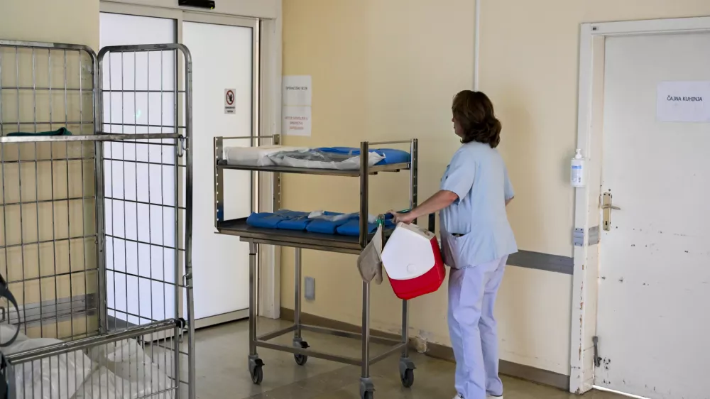 zdravstvo bolni&scaron;nica - simbolična fotografijamedicinske sestre medicinska sestrazdravje zdravstvena oskrba08.12. 2025 - Porodni&scaron;nica Kranj FOTO: Nik Erik Neubauer