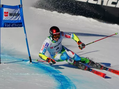 Slovenia's Zan Kranjec speeds down the course during an alpine ski, men's World Cup giant slalom event, in Val d'Isere, France, Saturday Dec. 13, 2025. (AP Photo/Pier Marco Tacca)