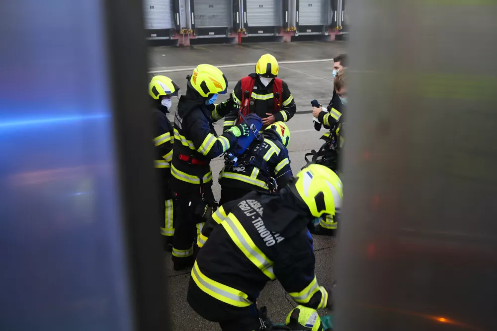 Znano, kje je zagorelo v Sparovem skladi&scaron;ču; požar poga&scaron;en