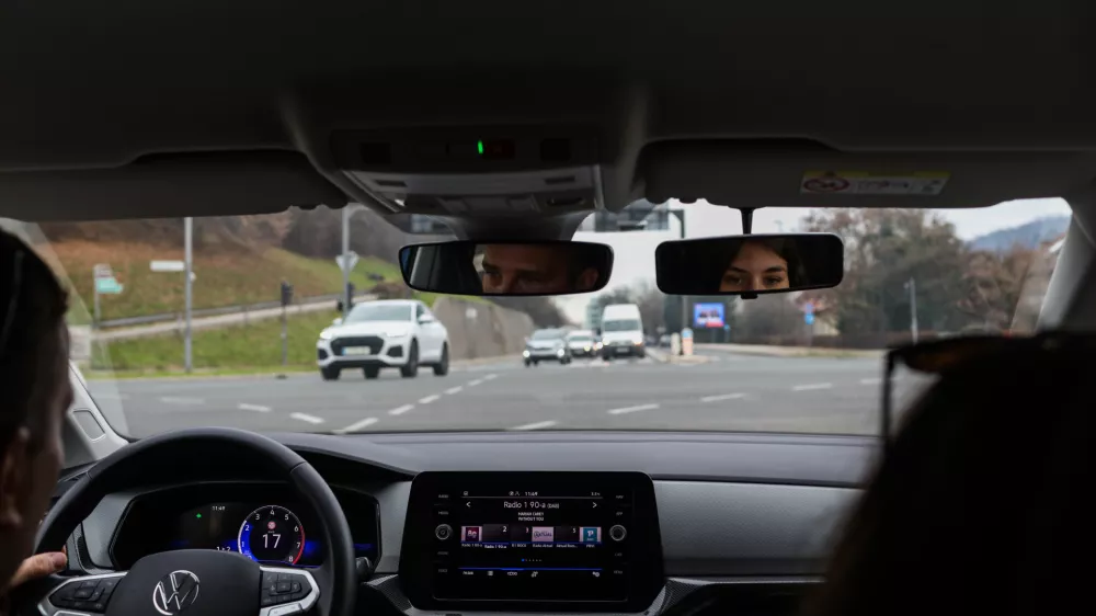 Odgovarjamo bralki: je prometna ureditev na Ro&scaron;ki cesti sporna?