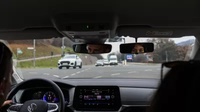 Odgovarjamo bralki: je prometna ureditev na Roški cesti sporna?