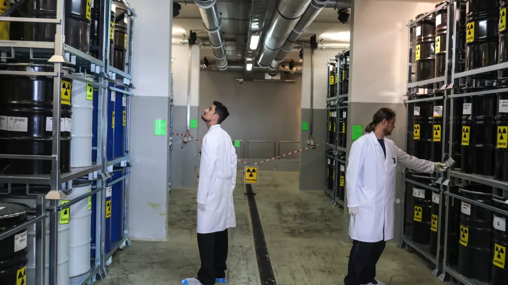 - 23.05.2018 &ndash; Dol pri Ljubljani, RIC - Reaktorski center Podgorica &ndash; IJS, Centralno skladi&scaron;če radioaktivnih odpadkov, Brinje 40 - Agencija za radioaktivne odpadke (ARAO) predstavilia posodobitve skladi&scaron;ča in opreme v zadnjem obdobju ter načrte za naslednje desetletje in vplive na okolje; -  //FOTO: Jaka Gasar