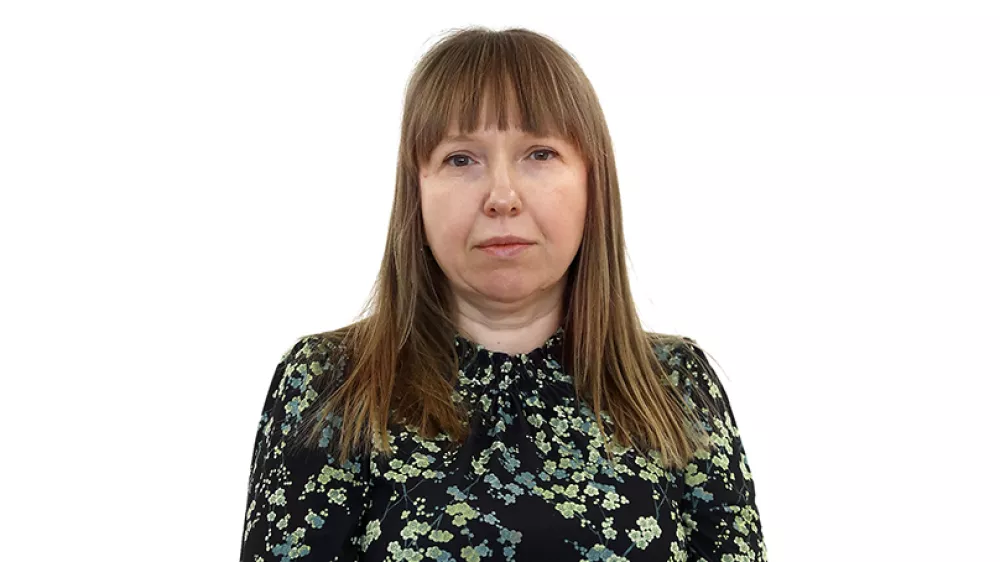 Nina KnavsZA ONLINE - Redakcija Dnevnik 2024 - portreti za komentarje in kolumne - kolumnisti - komentatorji &ndash; novinarji - portret //FOTO: Luka Cjuha