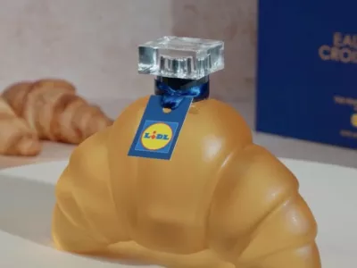 Posebno pozornost pritegne tudi embalaža: parfum je shranjen v rjavo obarjeni steklenički v obliki rogljička. F profimedia